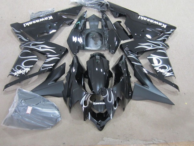 Carénage Moto ZX10R 2003-2005 - Noir avec Blanc Flamme Vente en Gros Carénage Moto ZX10R 2003-2005 - Noir avec Blanc Flamme Vente en Gros
